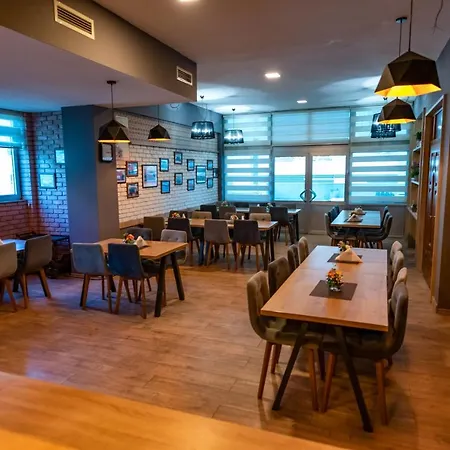 Oasis 汽车旅馆 Gnojnice